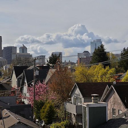 Modern Home With Rooftop Oasis Seattle Exterior foto